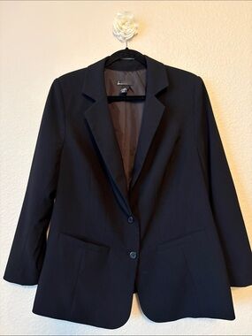 Black Women’s Tailored Blazer - Classic Single-Breasted Jacket
